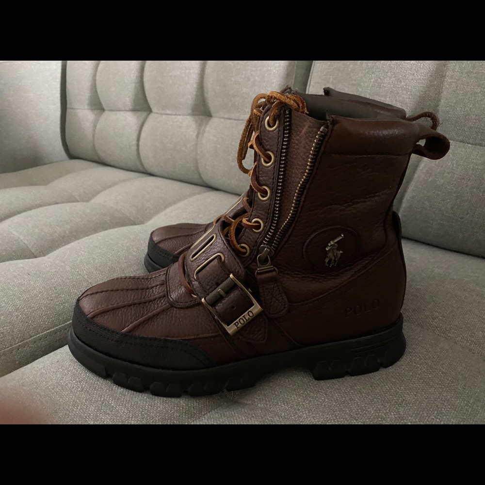 Leather winter boots.